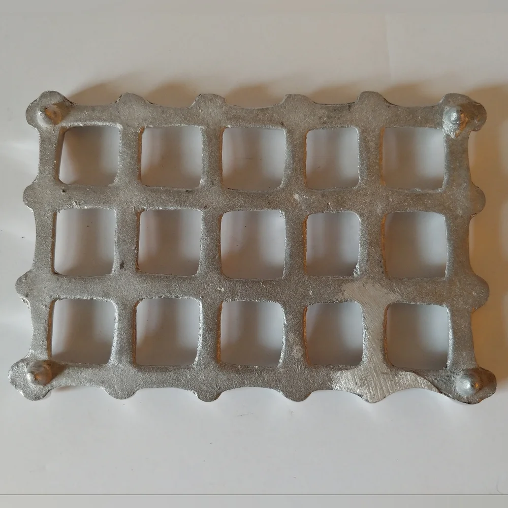 Silver Decorative Grid Hot Plate